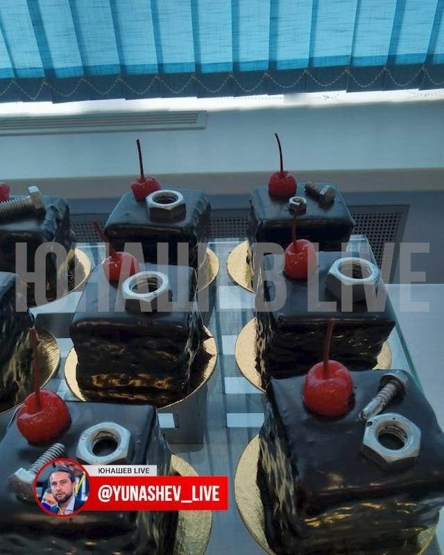 尤纳舍夫：今日在下诺夫哥罗德的嘎斯工厂开展工作。当地为来自莫斯科的代表团准备了颇