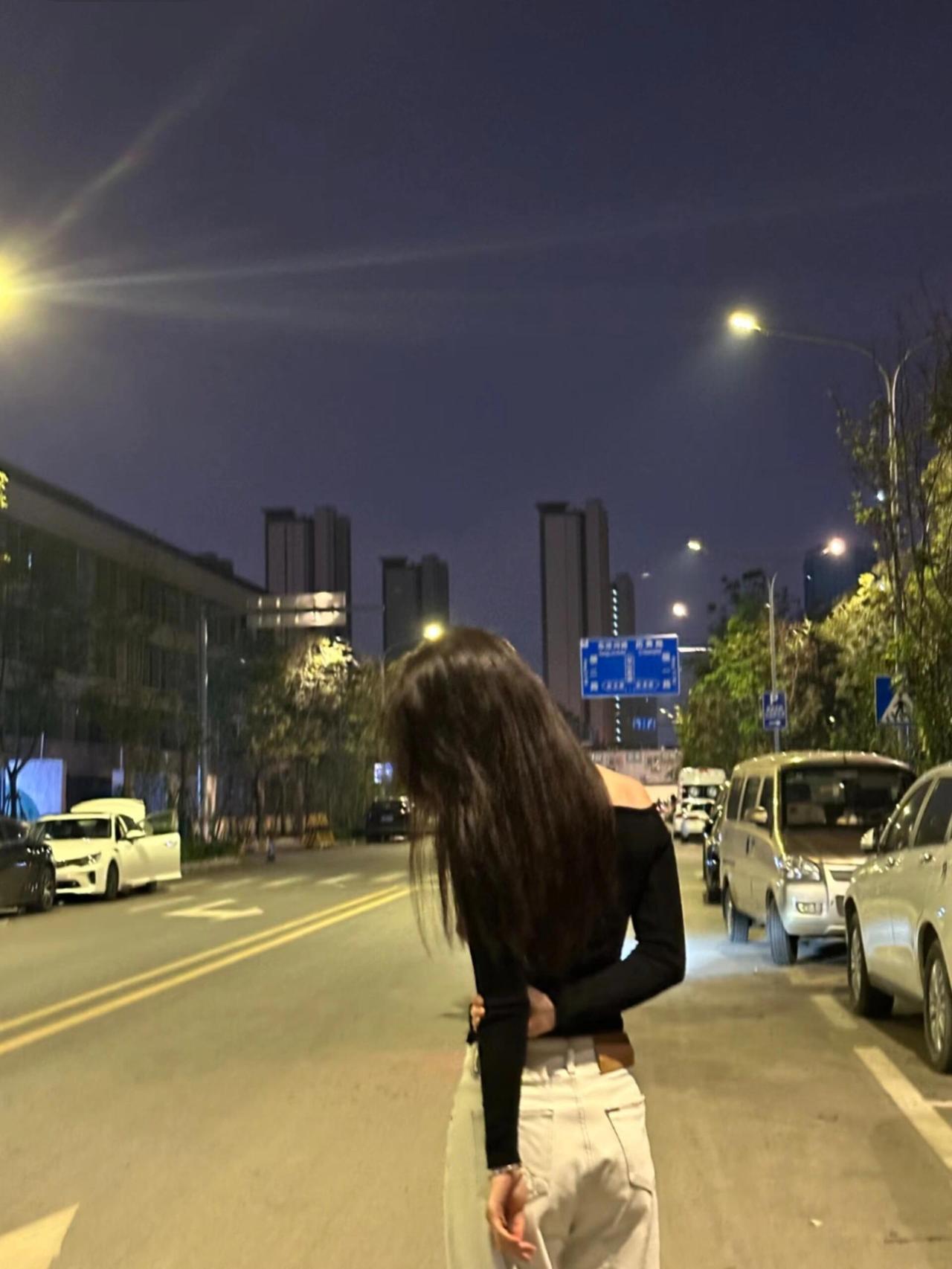 现在的问题不是人老了
无人养老的问题
而是现在的孩子寿命活不过老人

这话听着扎