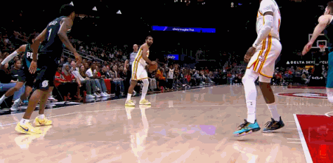 防不住没关系，被隔扣也没关系，但至少要犯规呀，让对手知道自己没有这么好欺负！
今