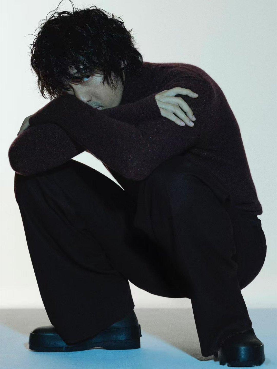 王传君录综艺崩溃爆哭宋丹丹那句“坐轮椅也要看你演戏”，真的戳心窝子。王传君当场就