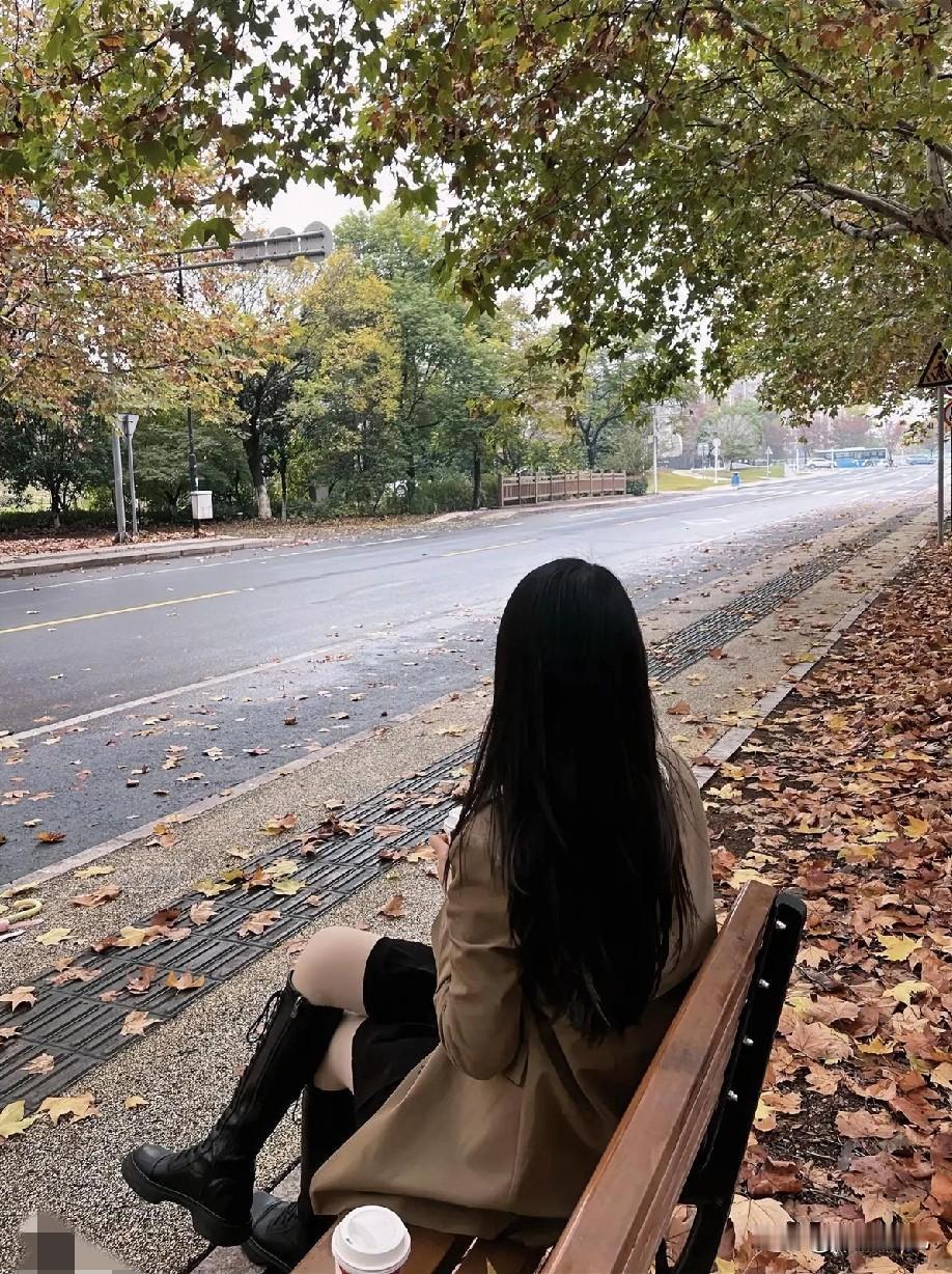 “树树皆秋色，山山唯落晖”，

醉了时光，也醉了心头。