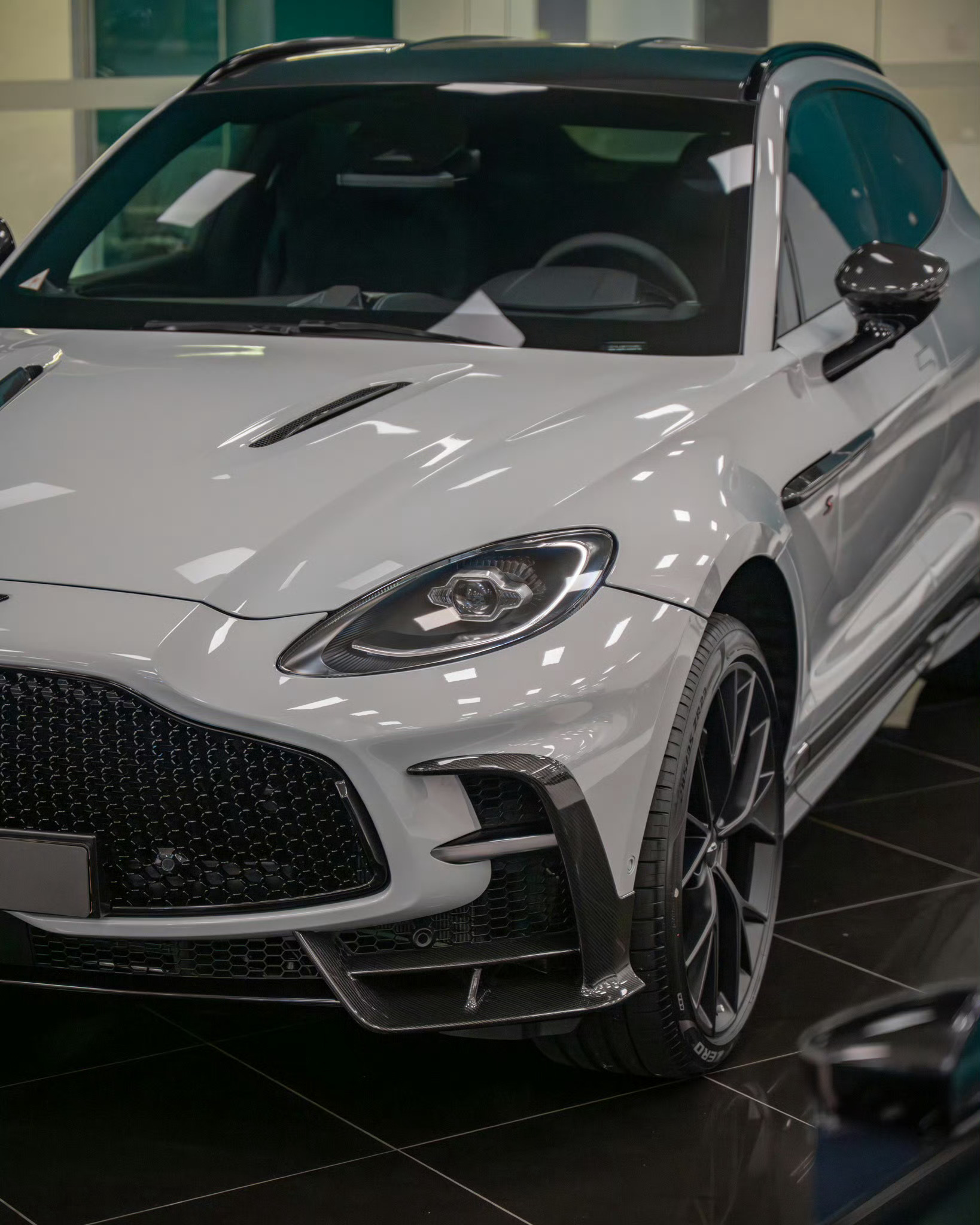 阿斯顿·马丁 DBX S开启全新一周 