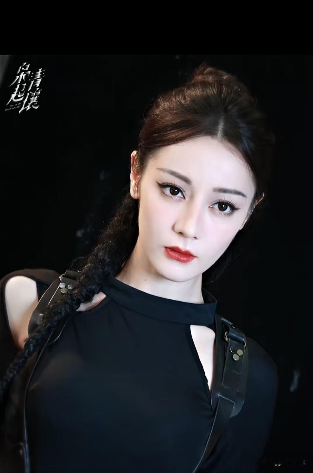 《枭起青壤》，这部剧也太会拍了。迪丽热巴在里面的造型美炸了，每个造型都又美又飒，