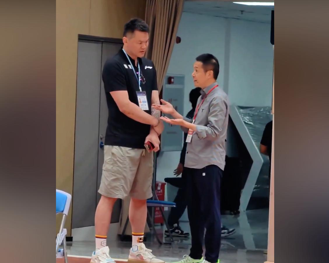 陈海涛以退为进！

据广东体育媒体人透露，广东男篮投资人陈海涛，有意减少对于新赛