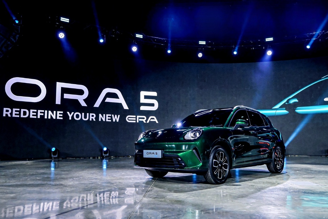 长城欧拉5在曼谷首发，品牌焕新为全球时尚精品。一车多动力，油电同智，标配高阶智驾