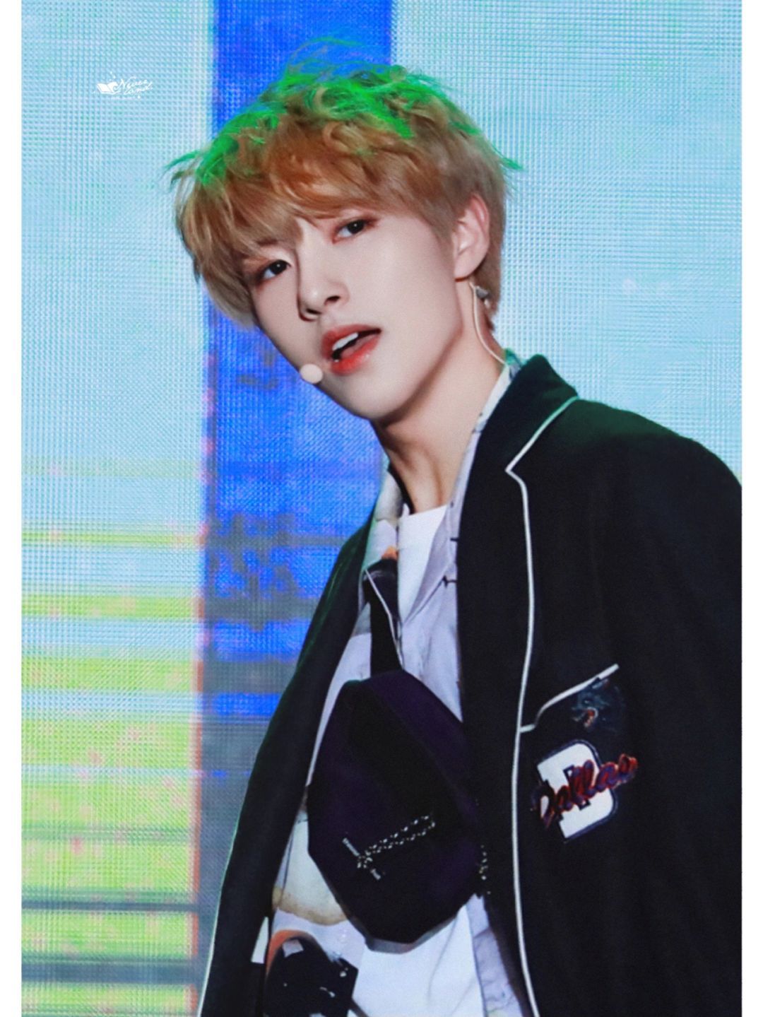 黄仁俊[超话]   hrj  黄仁俊  什么时候能再看到卷毛咪 