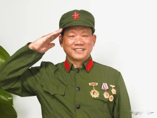 皆言“子像父”，种花家却偏称“父像子”！
自从国庆那日与自媒体创作大咖老胡共赴烛