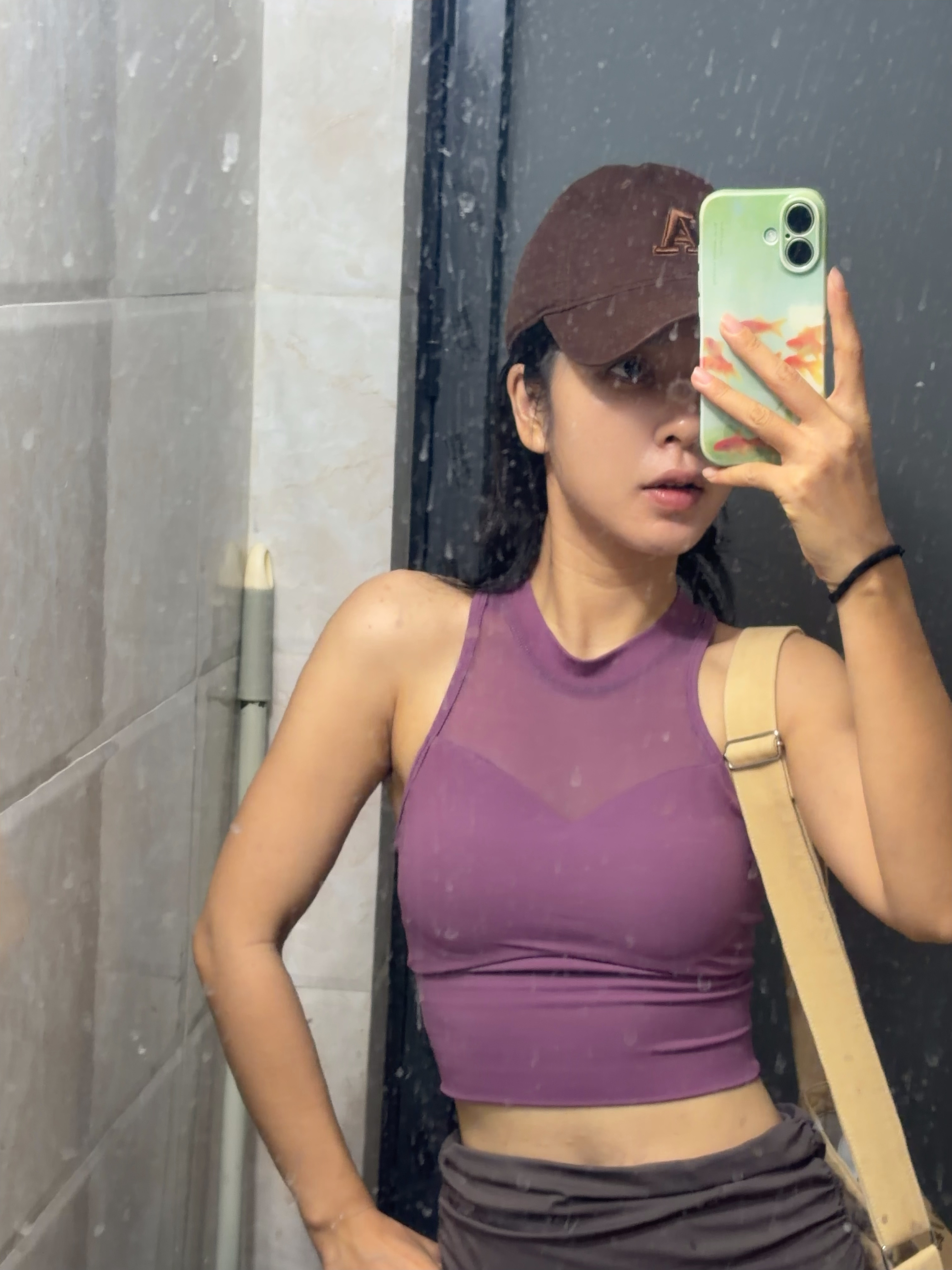 加班加班加班加班，看看我今天的ootd！还试了一下新墨镜，好喜欢，很中二，非常满