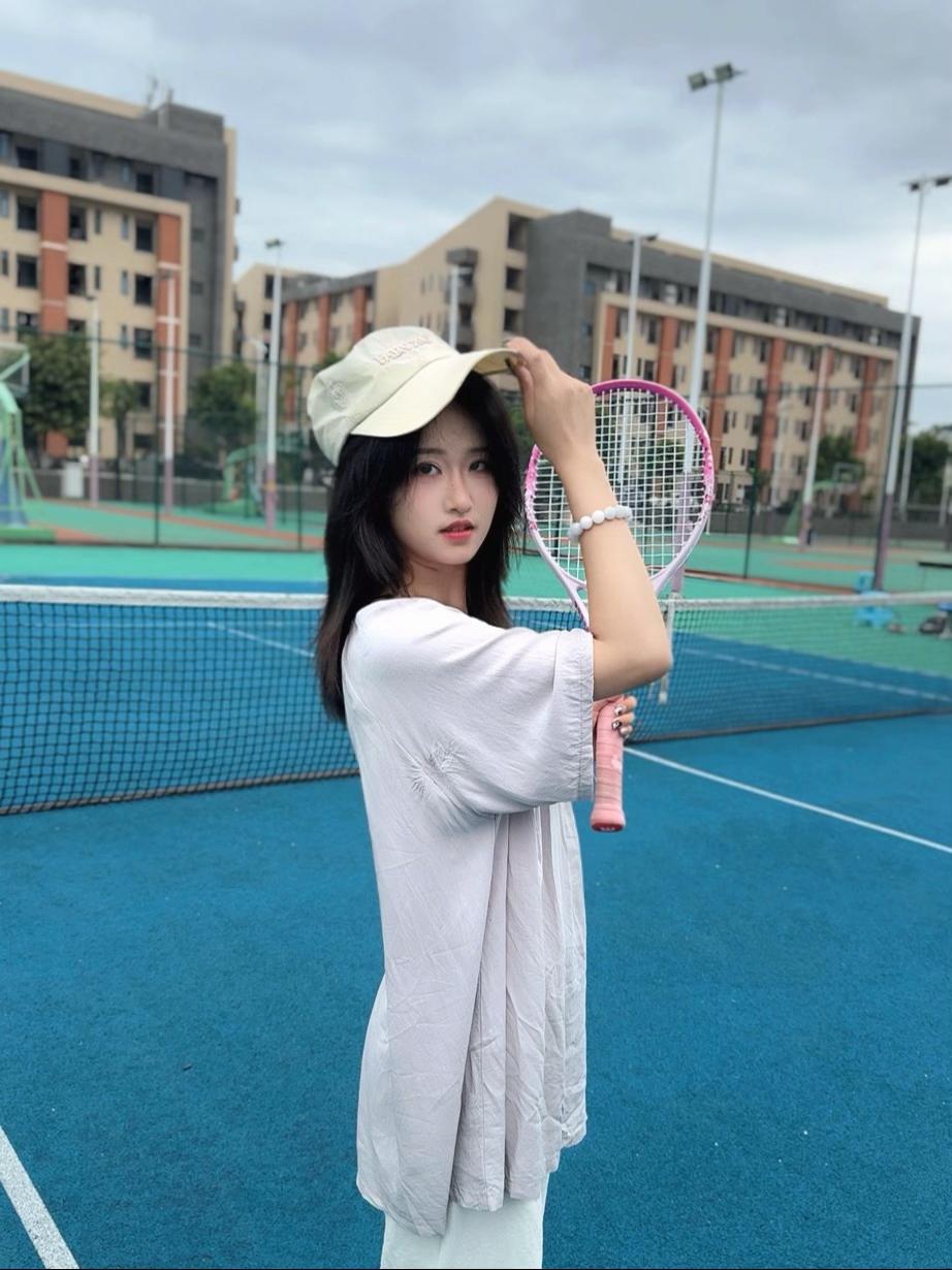 怎么回事，打个网球可以遇到网球王子🎾