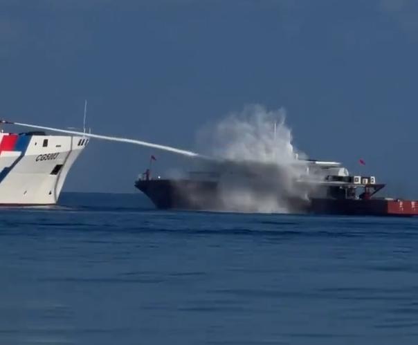国庆日东沙海域突发海上冲突：台湾地区海巡舰船对准一艘从广东惠州出发的大陆作业渔船