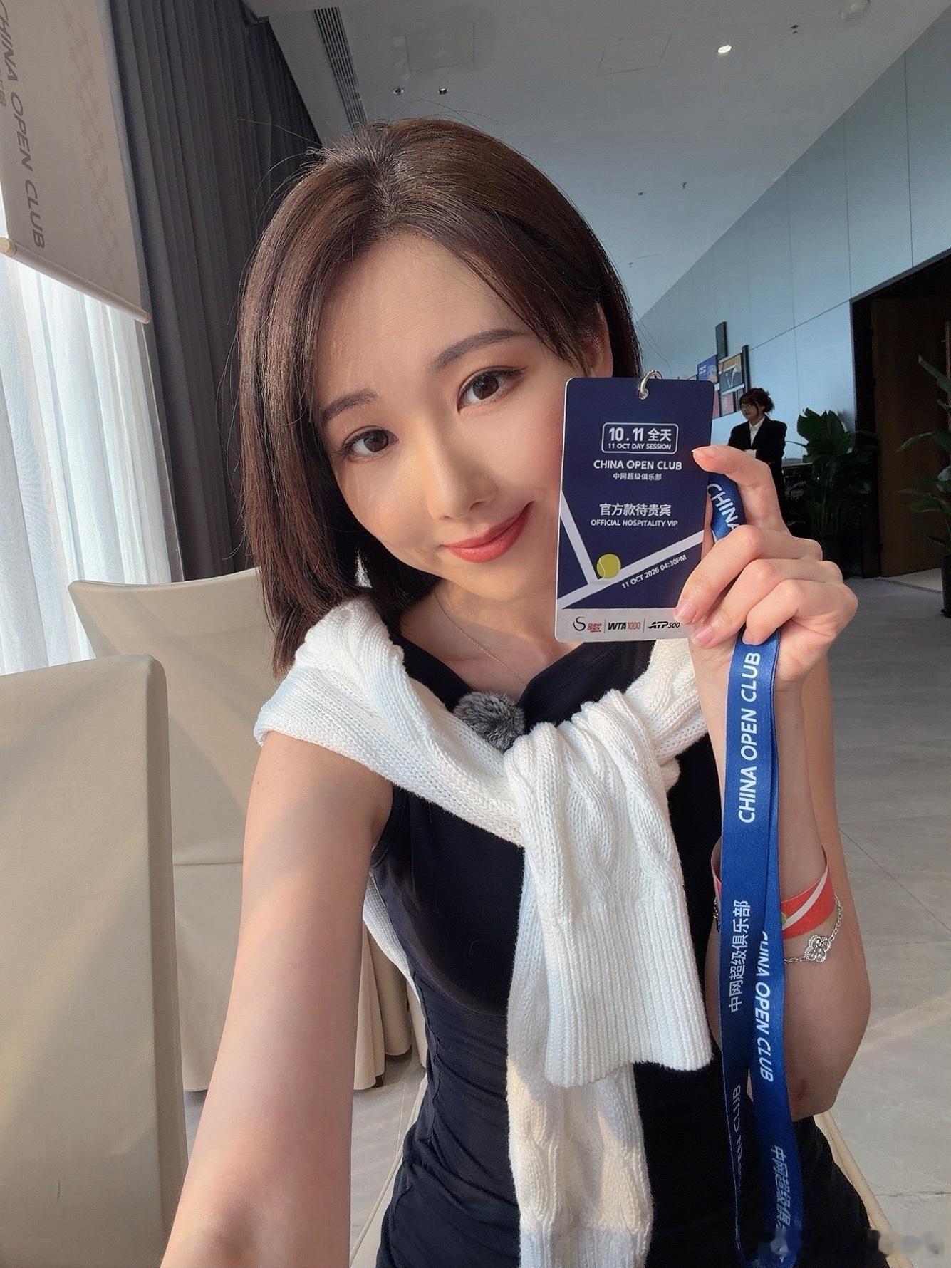 来看中网决赛了 给郑钦文打call  ​​​