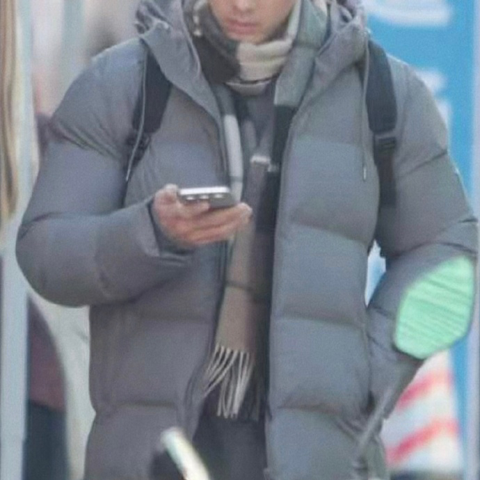 代言人肖战提前用上了荣耀500了？ 