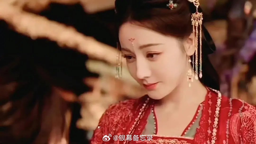 文丽也别再硬扛古偶了，真的不太适合，年龄感摆在那，转型才是正道 