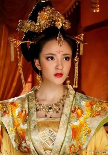 公元 698 年的一个晚上，太平公主宠幸了四个男人，可第二天一早丫鬟们进去收拾房