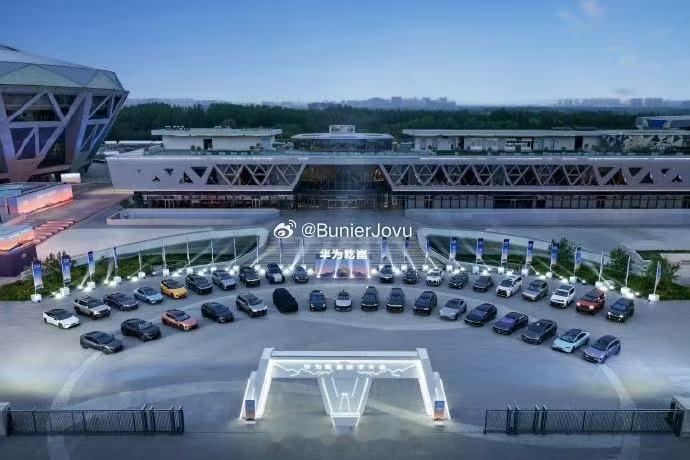 华为乾崑花180亿研究如何开得更好华为乾崑180亿真金白银投入智驾技术，专注硬核