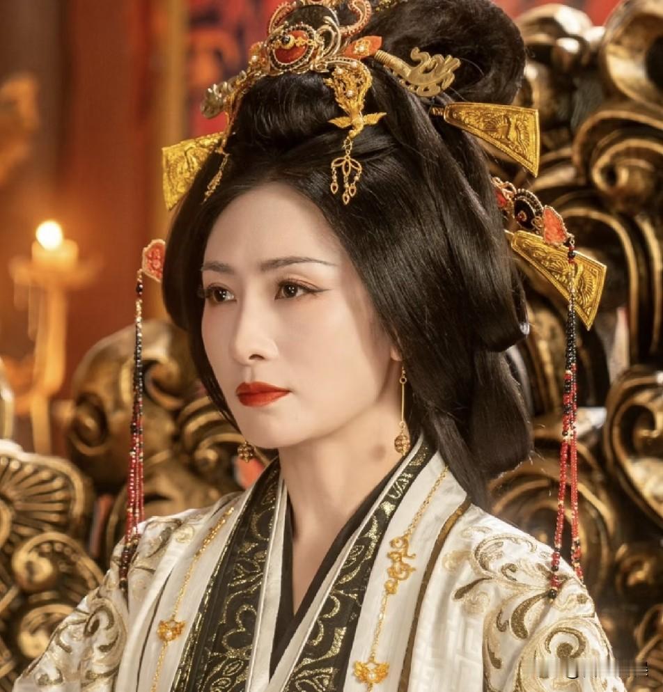 陶昕然，引发热议！
 
7月27日，陶昕然引发热议，她回网友评论时，直接吐槽起自