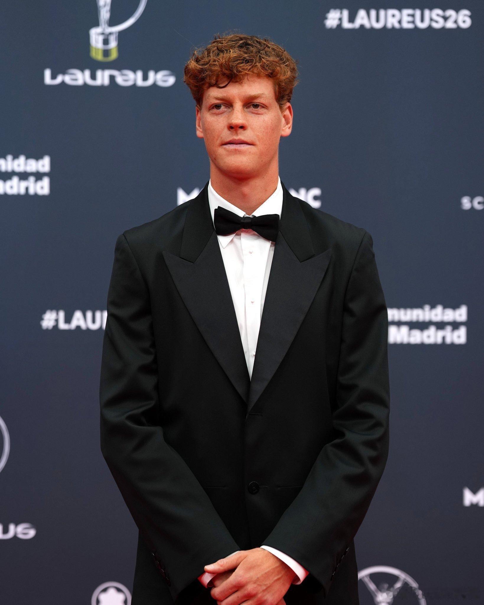 原来昨晚辛纳、阿尼西莫娃、伊埃拉、丰塞卡也去了劳伦斯最终网球包揽劳伦斯最佳男女运