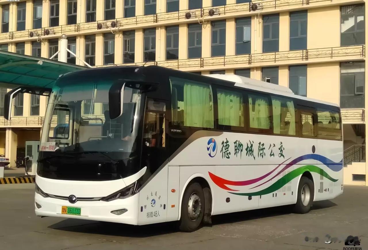 德州 德州快客：渐渐落幕的城市出行记忆
       在公路汽运蓬勃兴盛的年代，