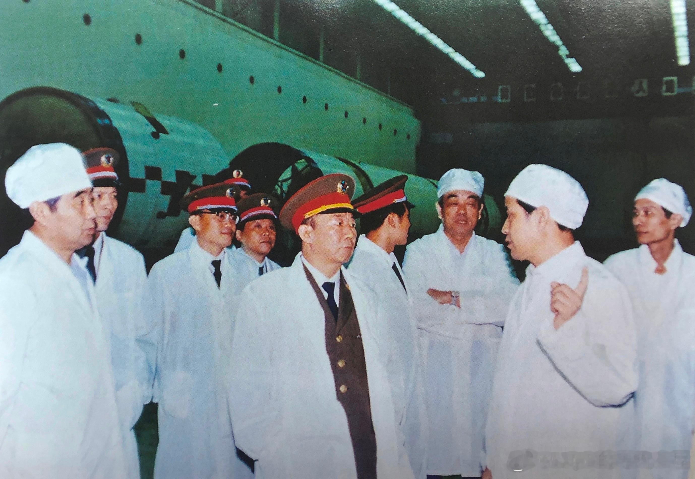 1989年9月22日国防科工委政委邢永宁视察上海新中华机器厂军事历史全触达