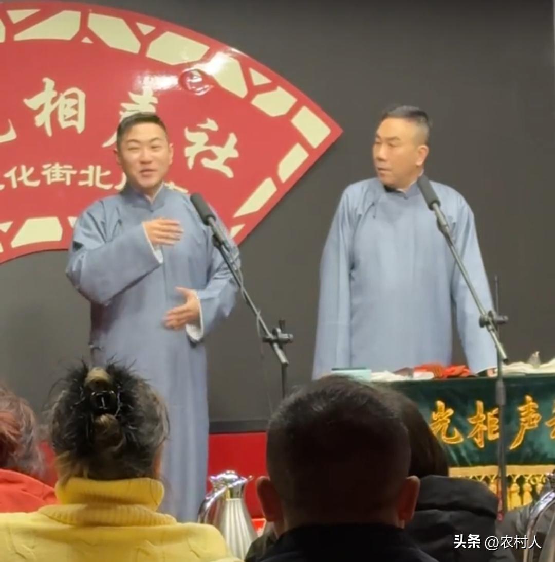 杨议的徒弟薛博文爆料，他在杨光相声社说一场相声150元。一天说大概三场左右，一个