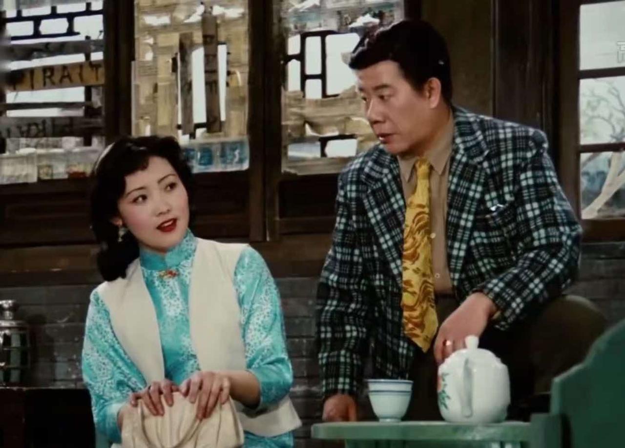 还记得作家老舍《茶馆》里的那位小刘麻子吗，他学英语的做派刻画得就很形象。进入19