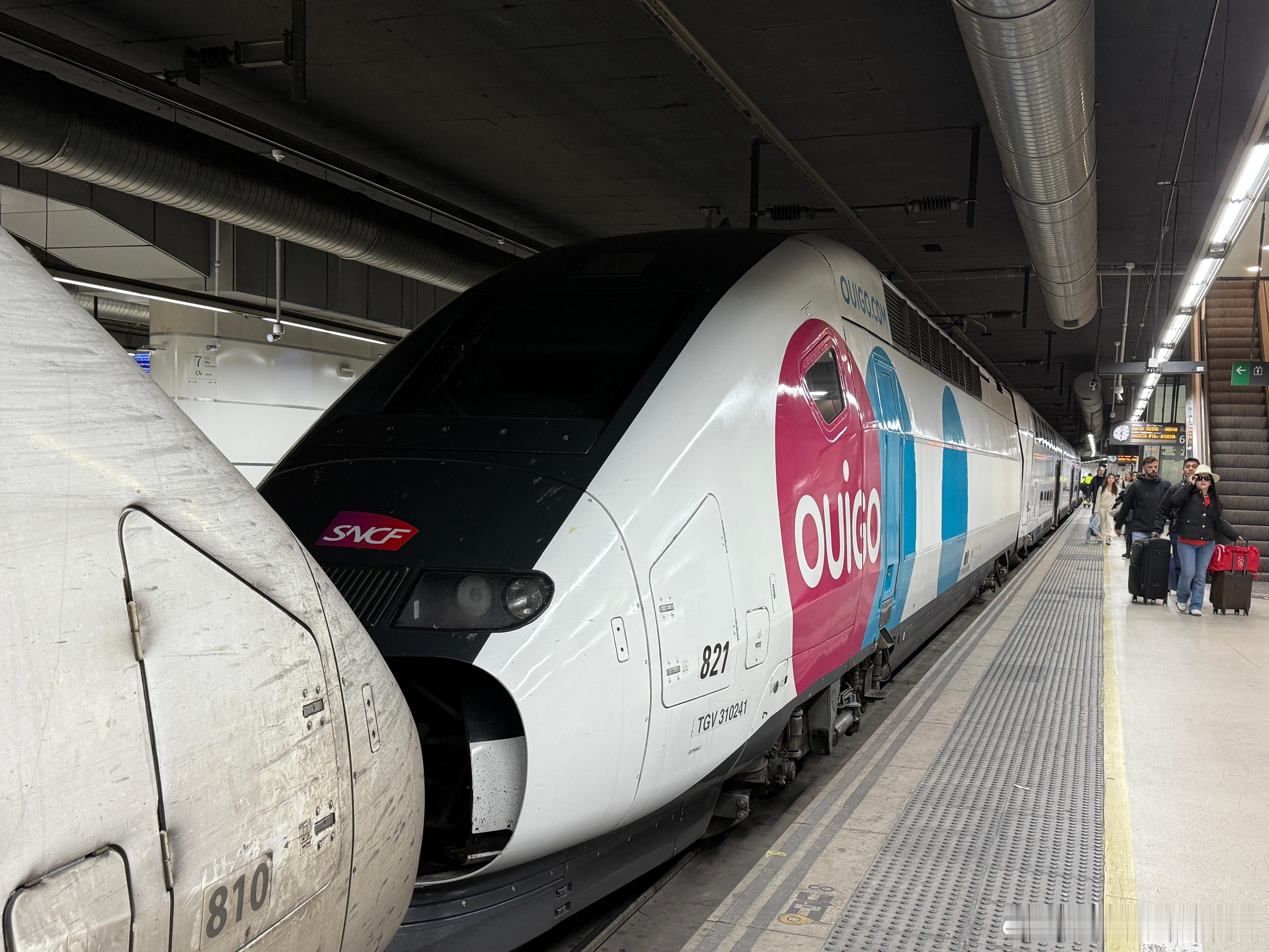 今天从巴塞出发前往马德里，研究下西班牙高铁。选择了OUIGO，PLUS的舱位能带