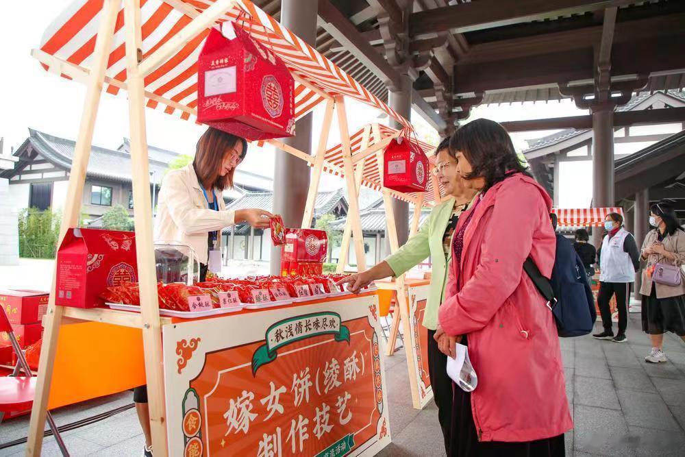 【九九重阳味尽欢，非遗美食游园会在广州市文化馆举办】10月22日，在重阳节来临之
