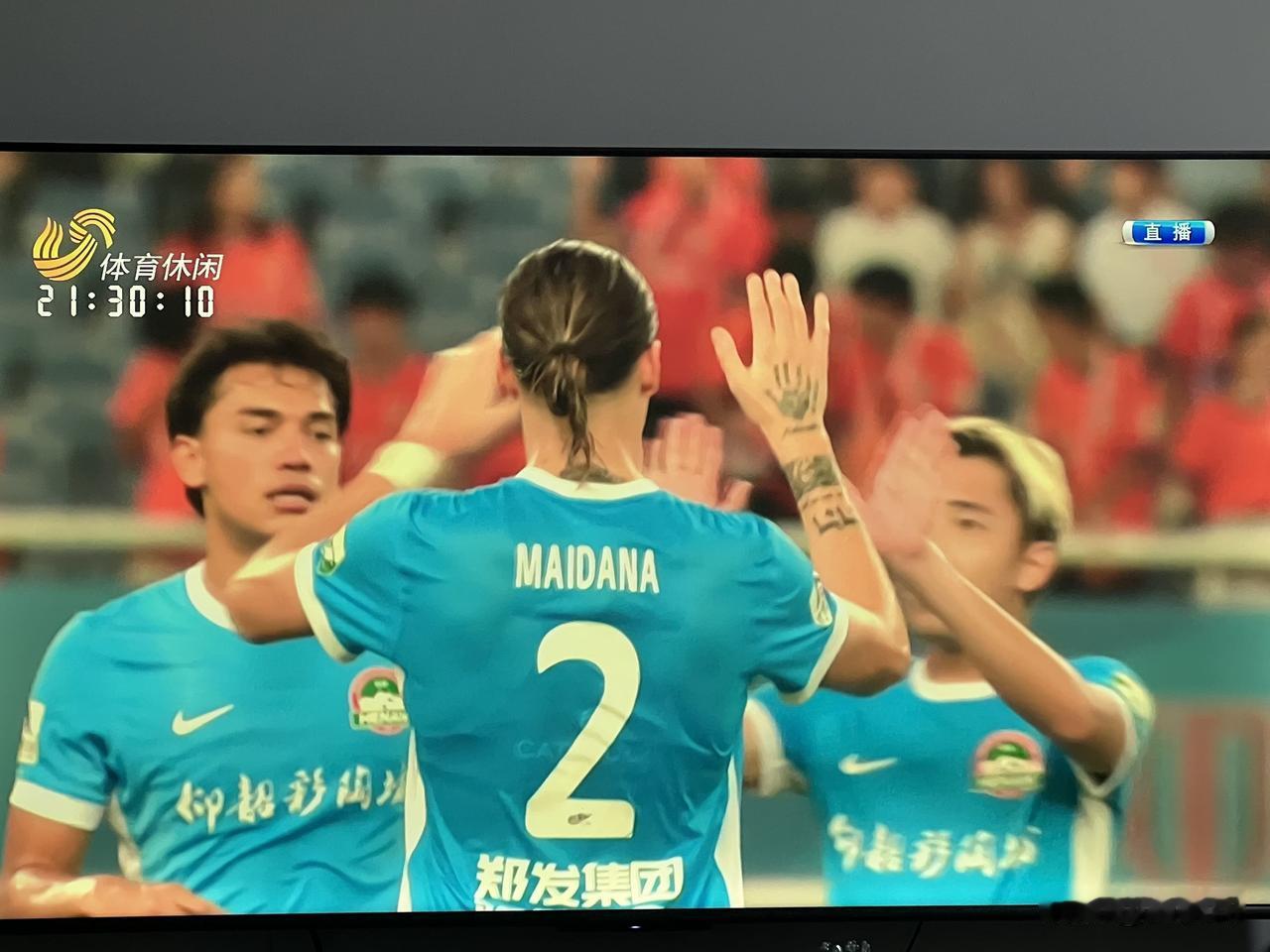 上半场泰山队0:2，下半场一直在围攻反扑，最后还是 1:2 不敌河南队。上一次，