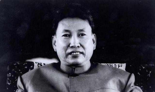 1998年4月，72岁的波尔布特病逝。弥留之际，他将妻女托付给了自己信任的秘书狄