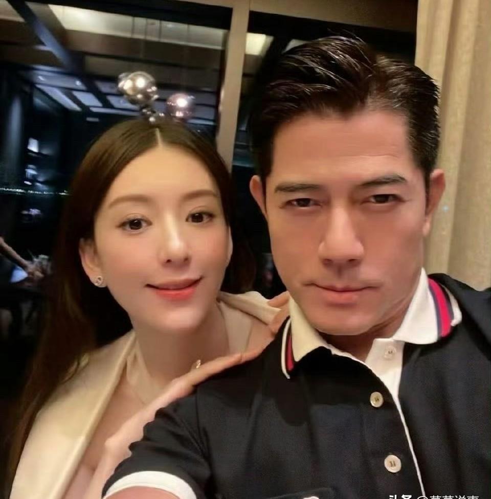 【婚姻这场顶级赛事，方媛的“低姿态”才是她的制胜法宝！
】
看看某些女明星把婚姻