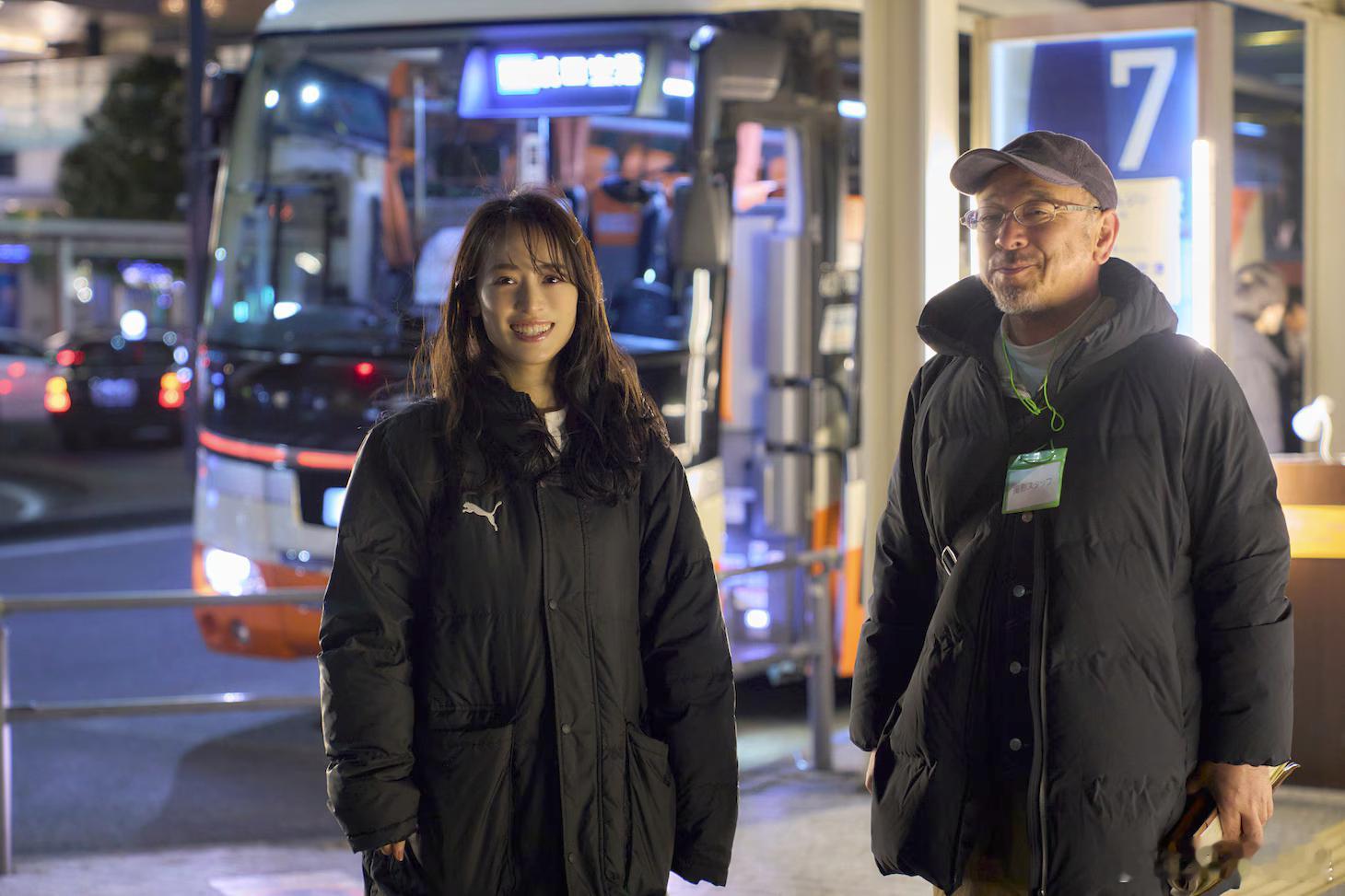 海外影视速递山下智久主演、福原遥 共演电影《电影 正直不动产》公开剧照，将于5月