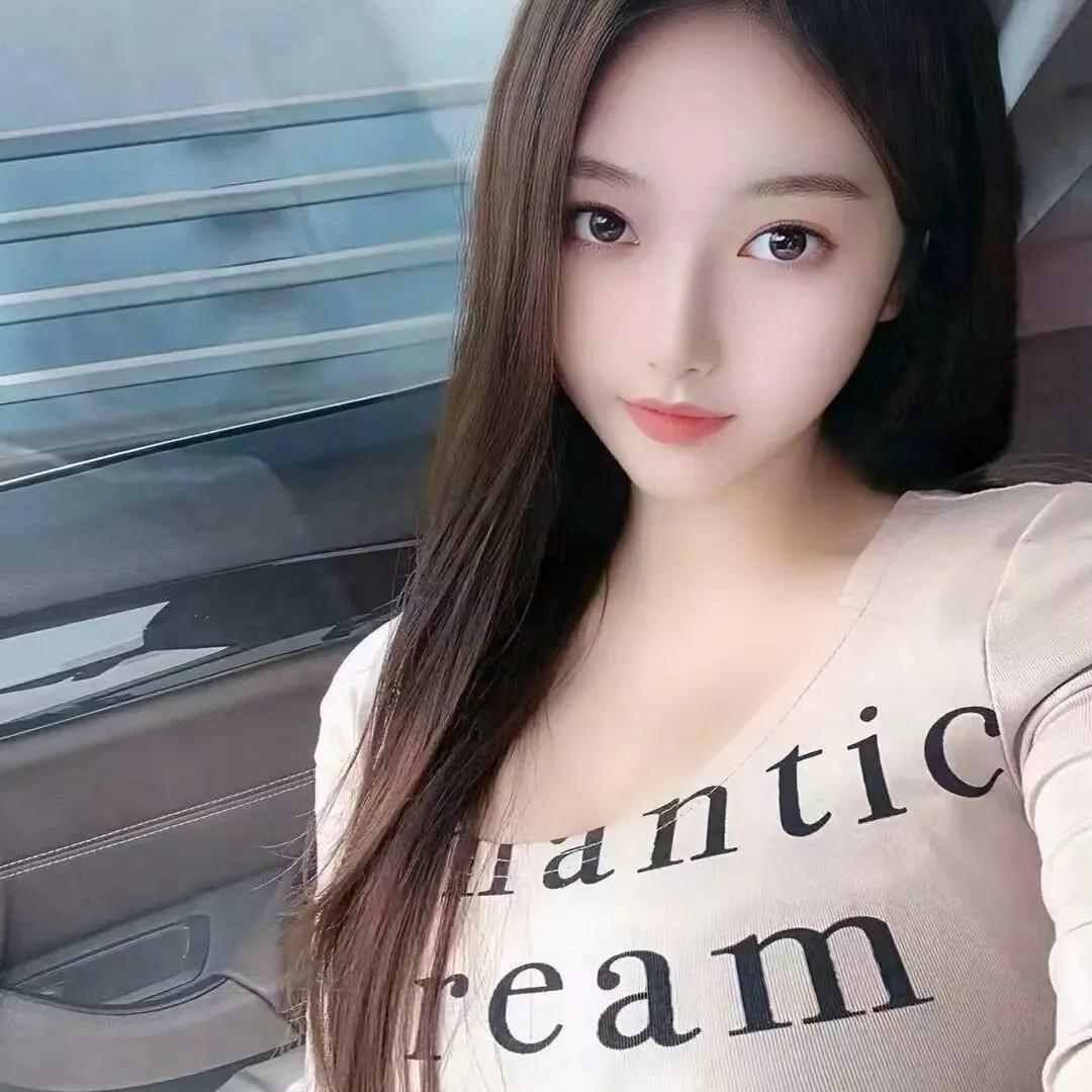 车内甜美自拍，梦回少女时代少女心自拍 少女自拍 车后座自拍 车感自拍 车景自拍 