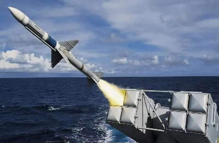 前脚，特朗普刚刚宣布已经摧毁了伊朗100%的军事能力。后脚，伊朗就发射10枚“法