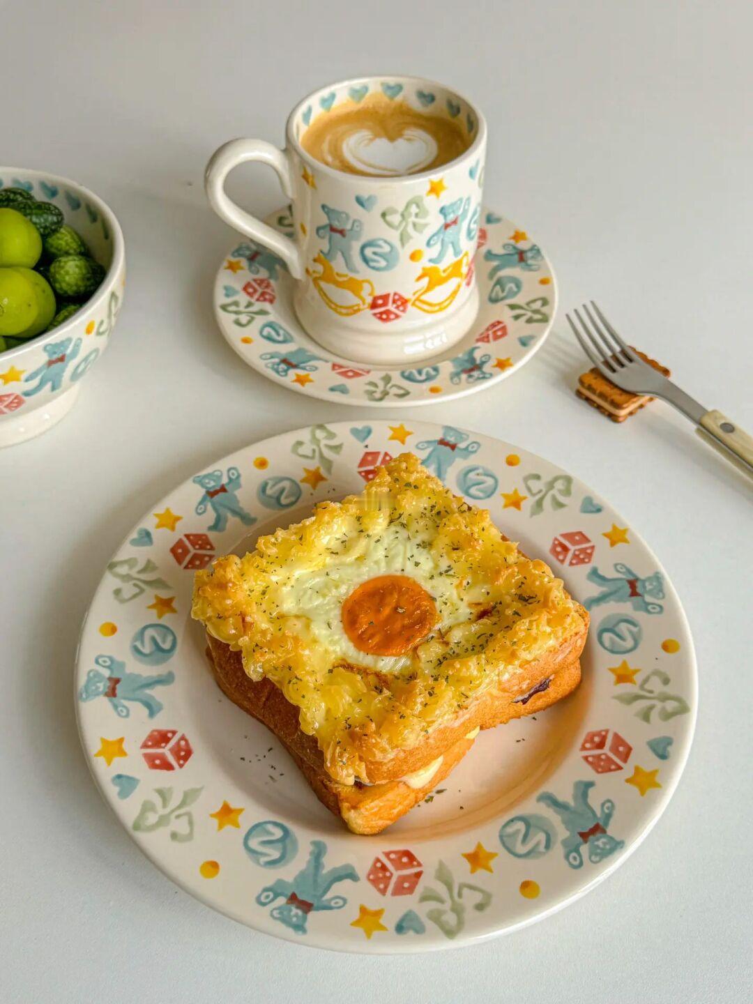 元气早午餐🍳芝士培根窝蛋吐司🍞热拿铁☕️