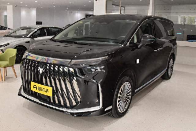 极狐问道 V9，豪华大七座 MPV，二排零重力座椅太舒服