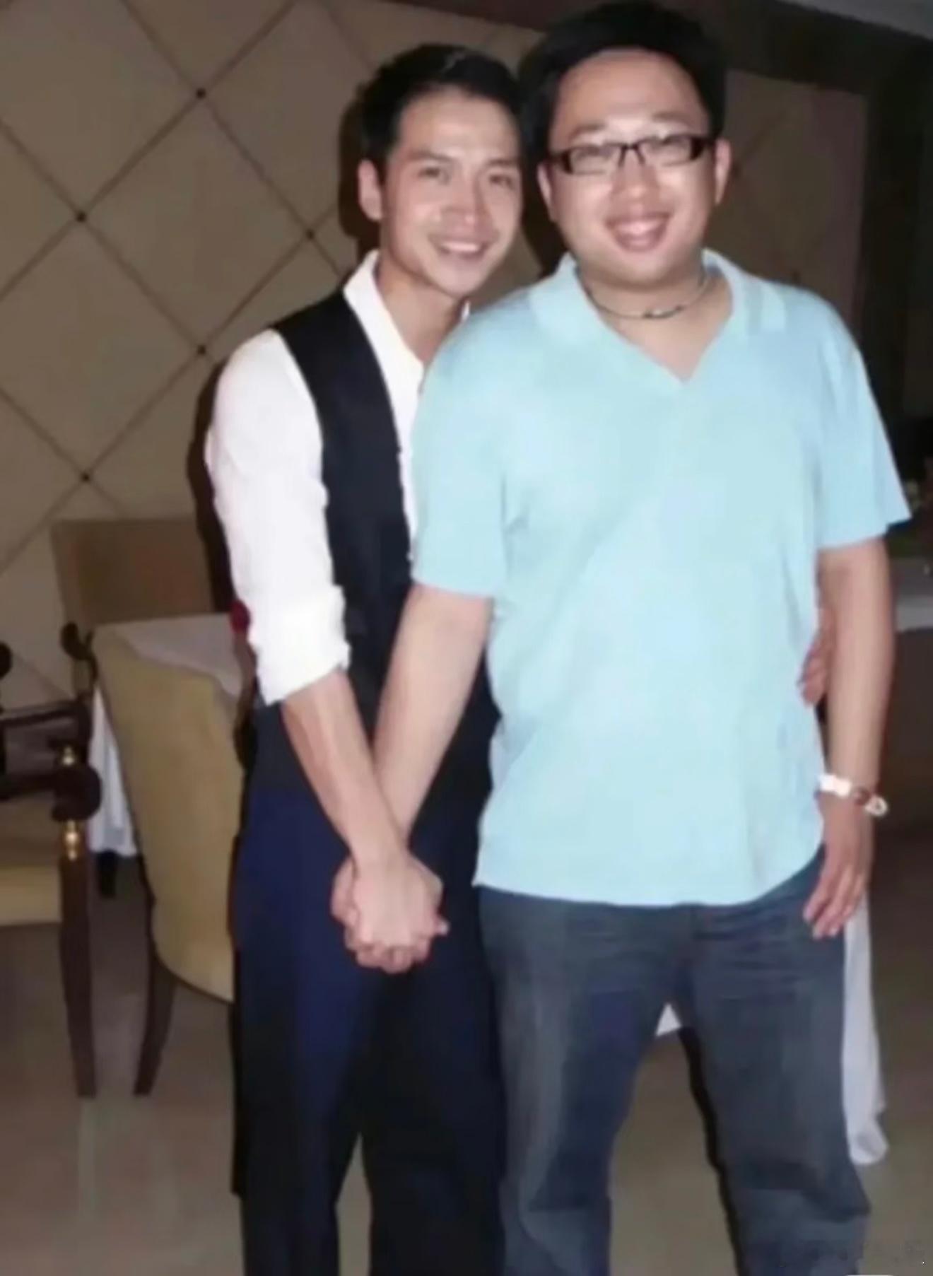 原来何晟铭真的是于正的白月光啊[吃瓜][吃瓜][吃瓜] ​​​于正白月光 何晟铭