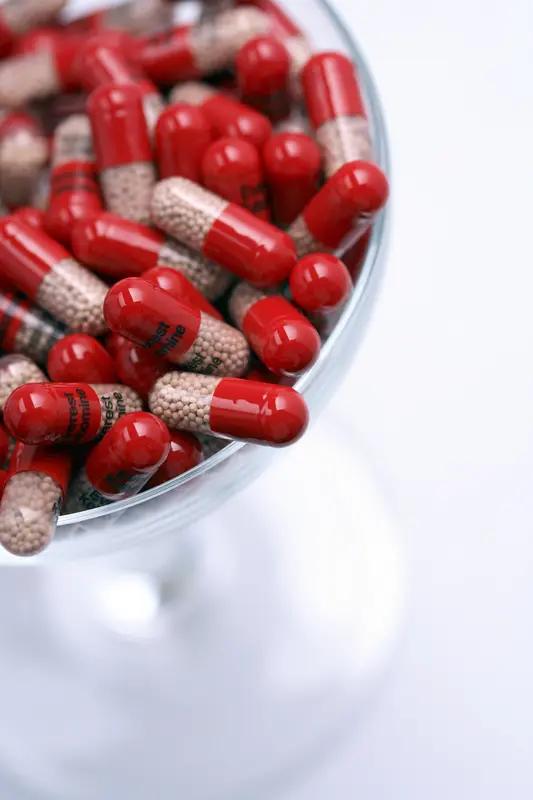 专家：不要盲目相信吃某些药能养肝 现在养肝成了全民话题，好多人熬夜、喝酒后，觉得