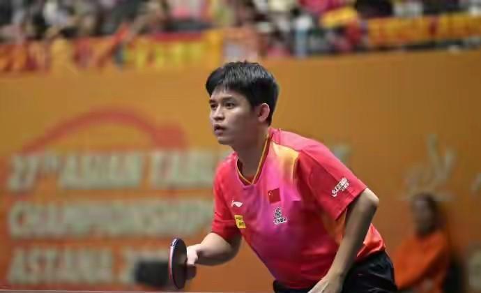 林诗栋输了第一场，但国乒赢了全场。
19岁的小将被伊朗14岁娃打得满场追球，第五