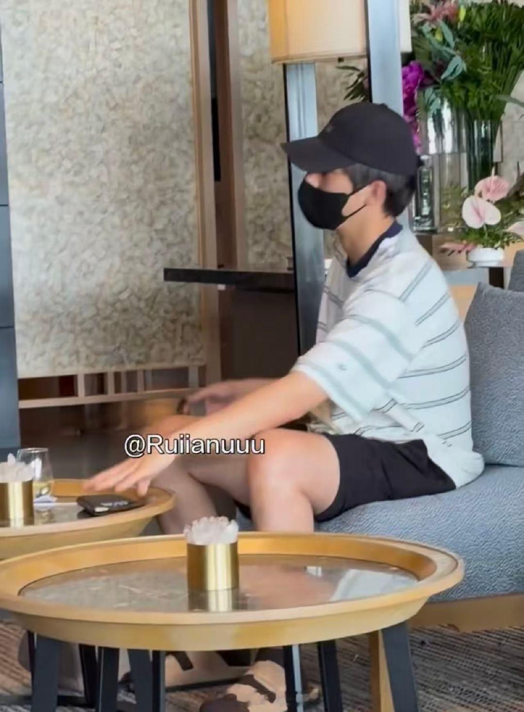 富国岛偶遇王安宇富国岛偶遇王安宇！网友富国岛偶遇王安宇