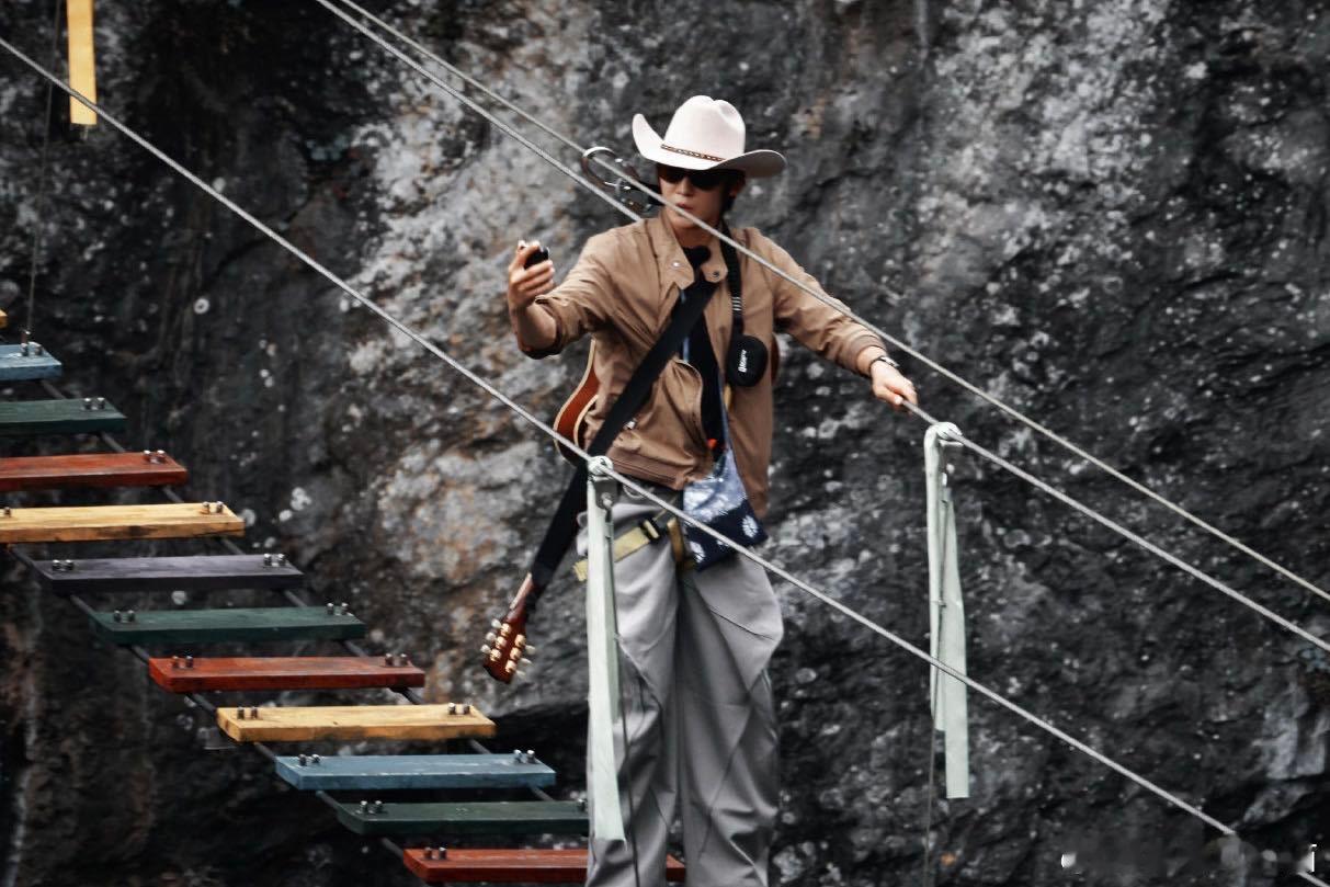 内娱最大胆的艺人出现了我不行了，于适这大胆的样子看的我腿软 ​​​