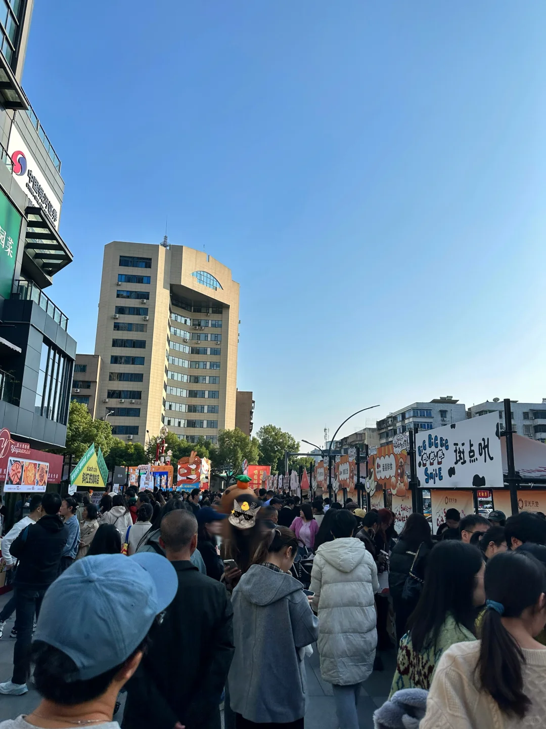 宜昌星光天地在干嘛？！人也太多了…
