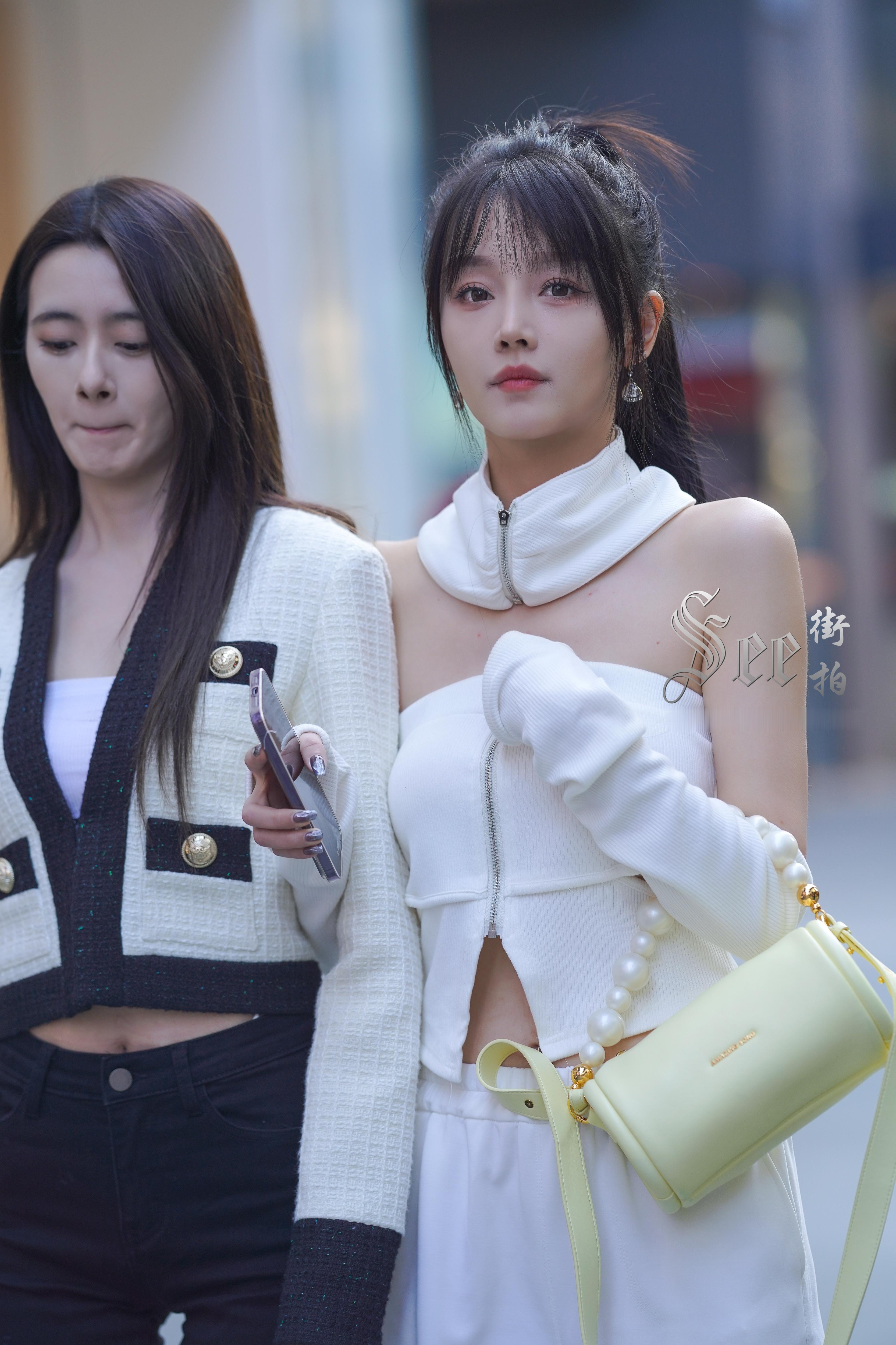 休闲装白色系搭配，清秀美丽~~ 