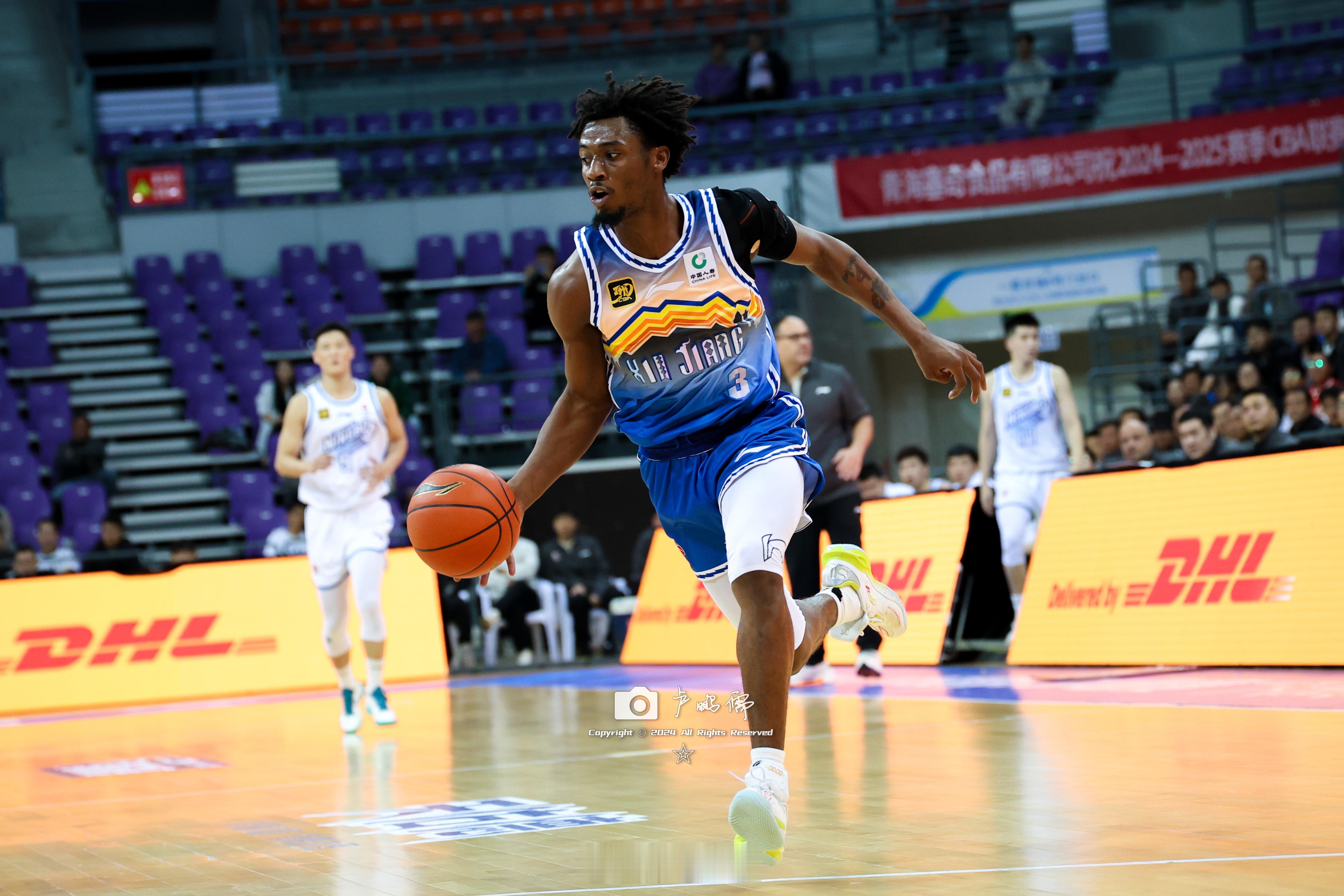 清库存｜左滑 帮黑根斯完成快攻反击扣篮🏀#CBA30年##新疆男篮##小卢篮球