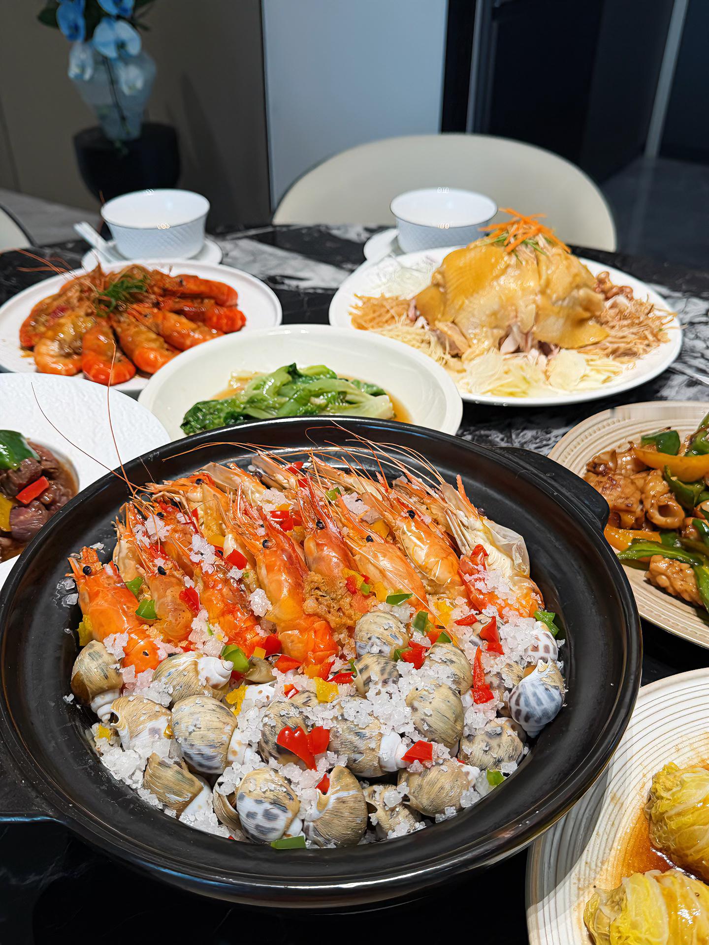 烟火寻常,粽香绵长,吃的是美食,品的是团圆,珍惜这寻常日子里的美好。 