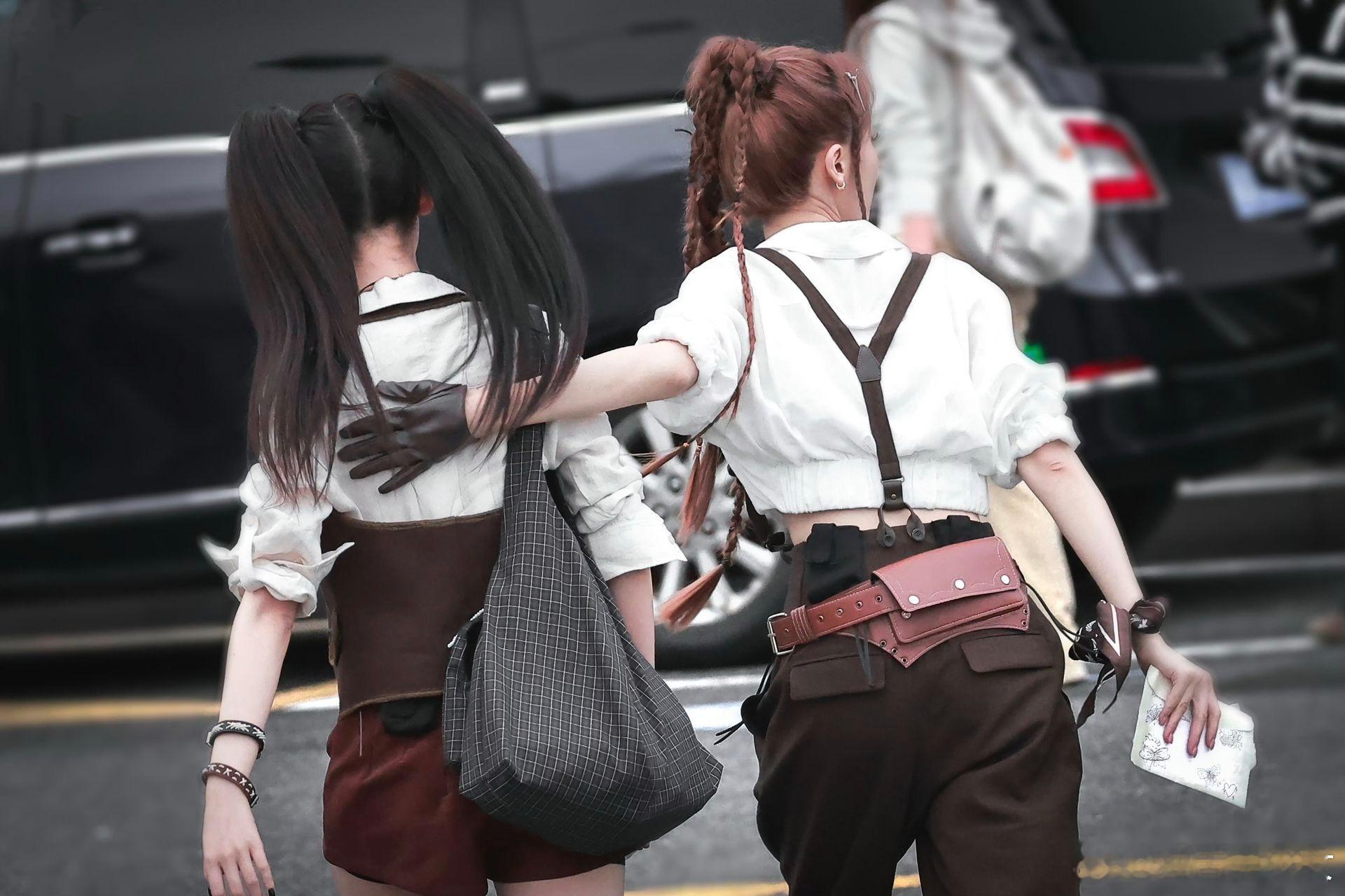 张月说这次为陈瑶爆灯乘风2026二公组队，张月直言要为陈瑶爆灯，完美回应一公的双