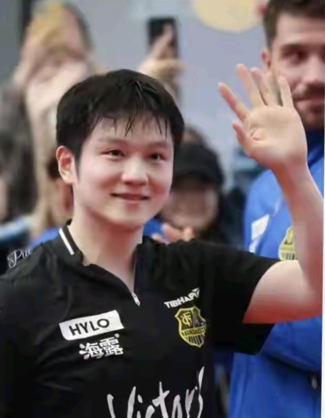 萨尔布吕肯暖心告白樊振东，“你可以随时回来，即使只是回来看看”。萨尔布吕肯在小胖