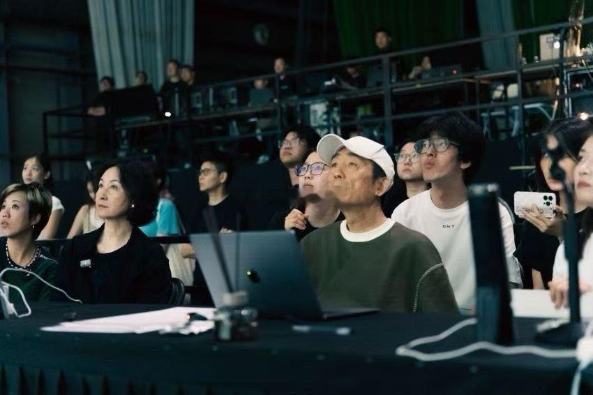 走，去澳门！去美高梅剧场看一场《澳门2049》的创新舞台剧。张艺谋导演说：“如果