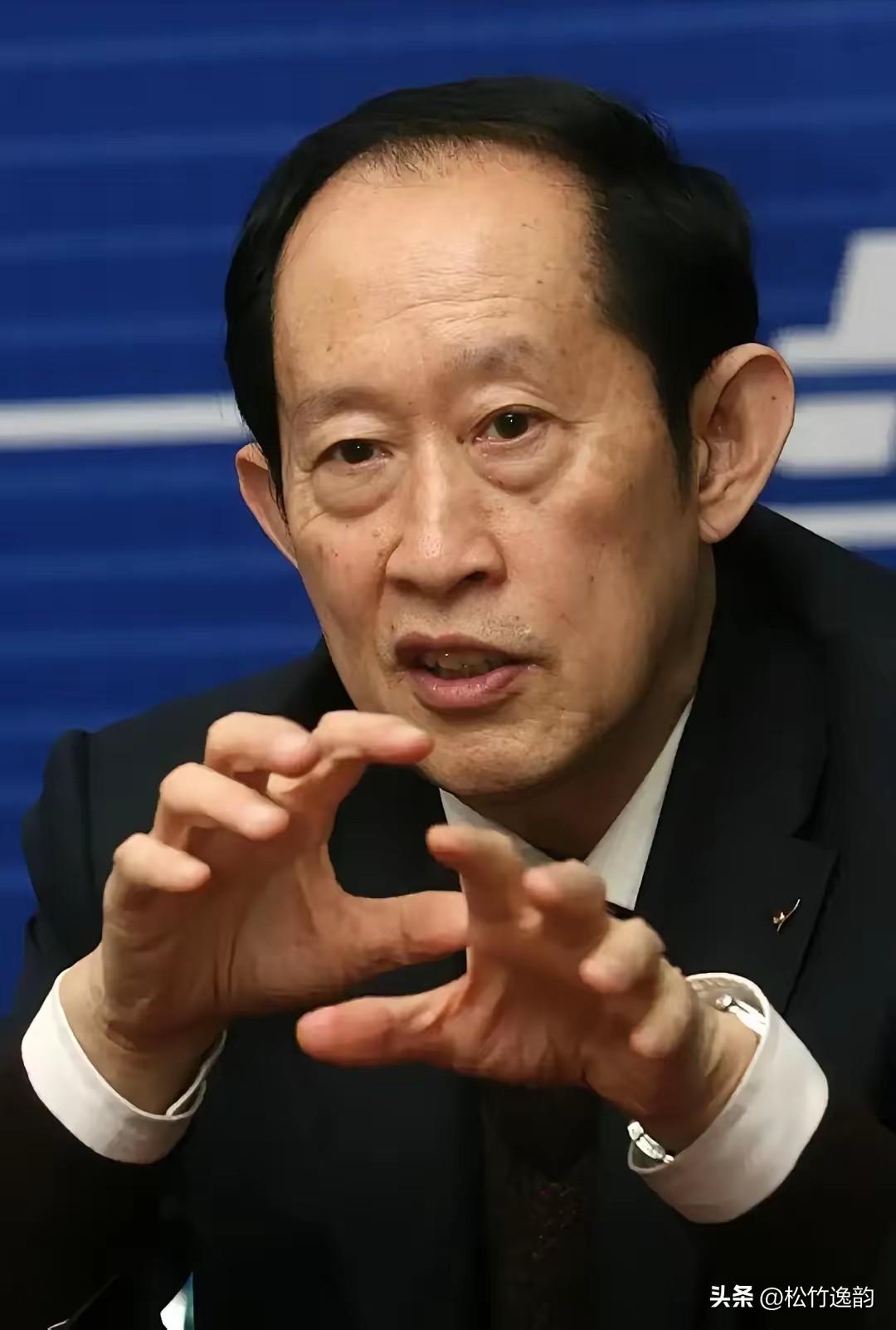 王立群教授说：“用权力泡女人，女人在你面前服服帖帖，用金钱泡女人，女人仍是满脸不
