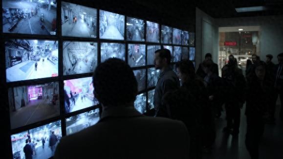 AI在实时视频里秒“剪”出你想要的部分，输入文字、图、视频片段，它都能秒懂