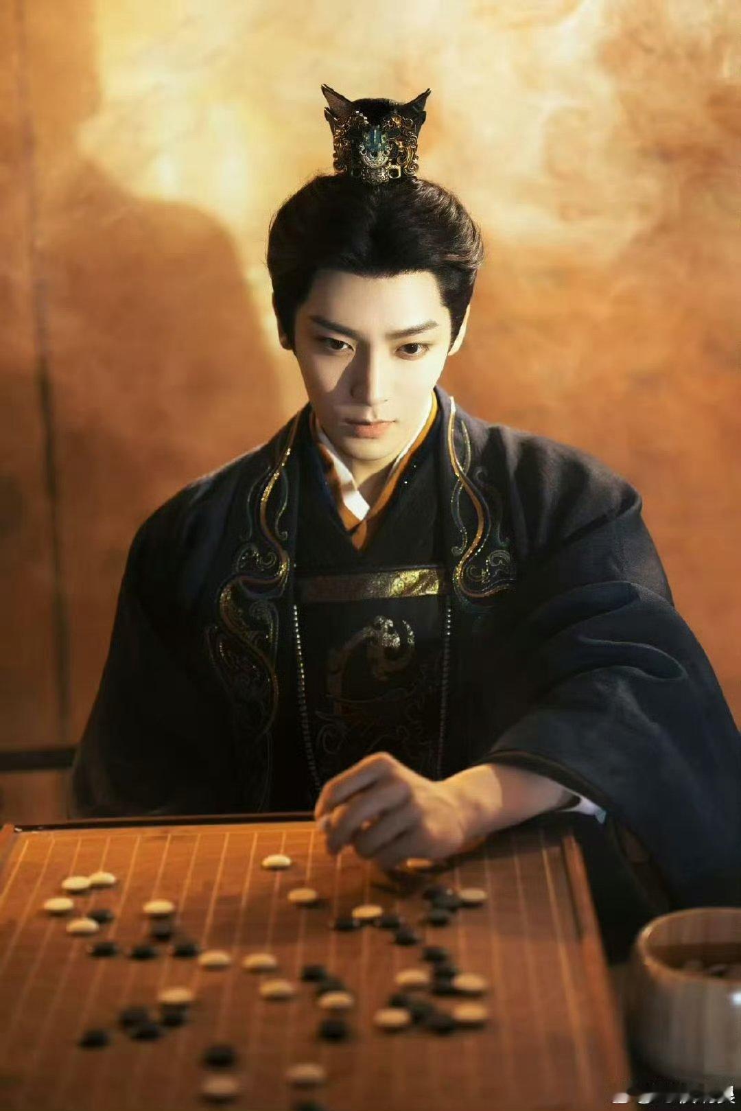 侯明昊生理性演技 看着残酷的一幕发生却无能为力，萧无衣的痛苦都写在了脸上。侯明昊